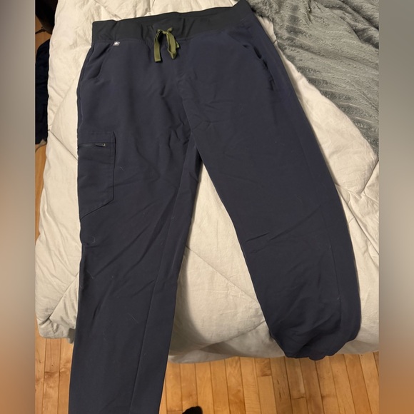 Figs Pants - Medium tall joggers figs. Color: Quiet Navy